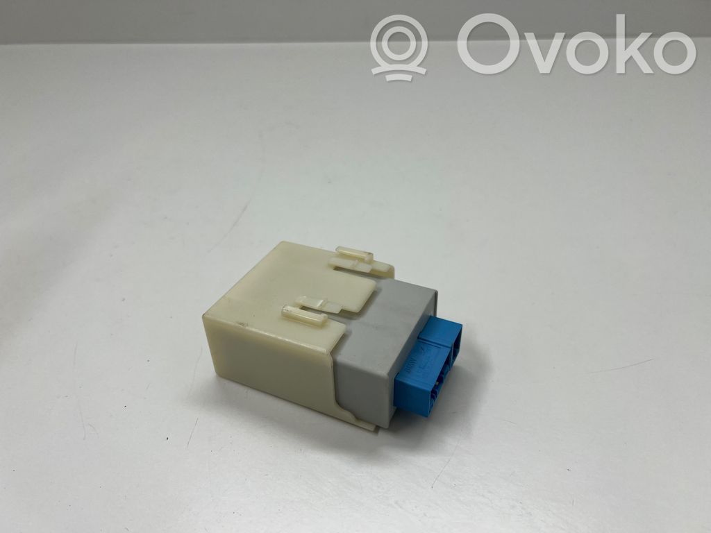 BMW 5 G30 G31 G38 Przekaźnik pompy paliwa 