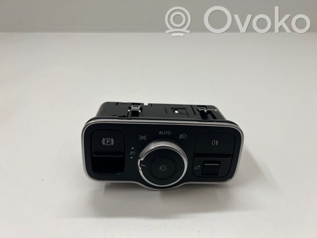 Mercedes-Benz EQB Light switch 