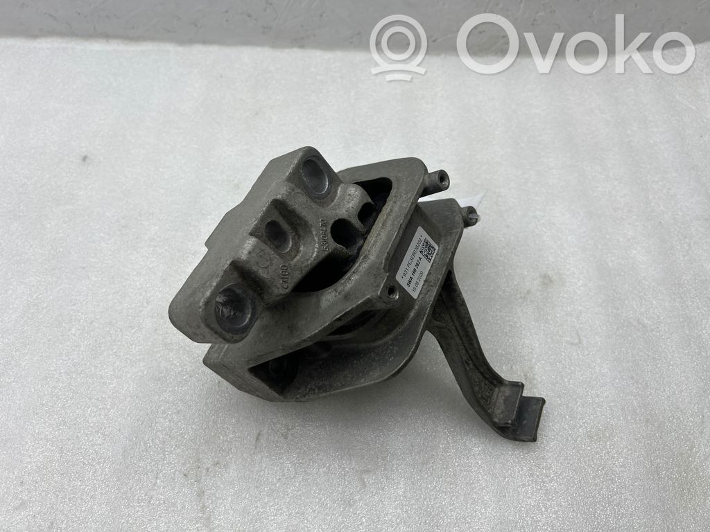 Engine mount bracket   5WA199262A