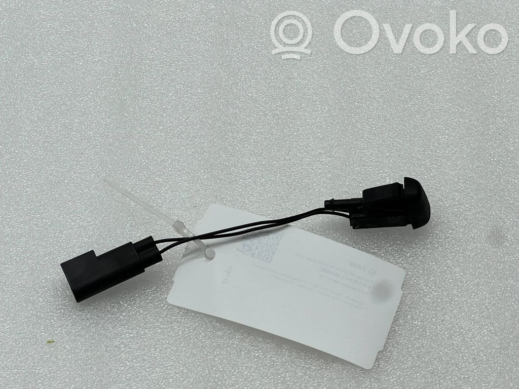 Ford Mondeo MK V Windshield washer spray nozzle 