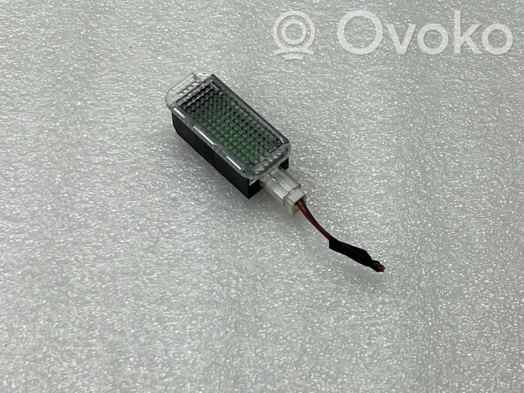 Audi A3 8Y Éclairage intérieur porte arrière 