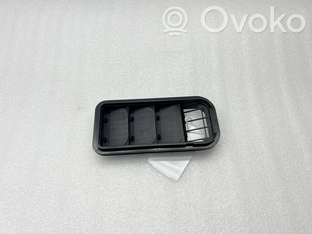 Kratka wentylacyjna pod zderzakiem tylnym   7N0819465F