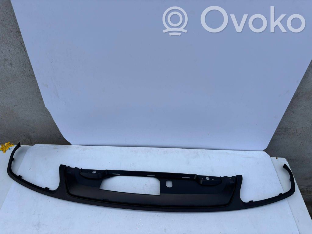 Volvo XC40 Takapuskurin alaosan lista 