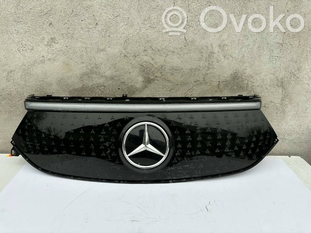 Mercedes-Benz EQA Etusäleikkö 