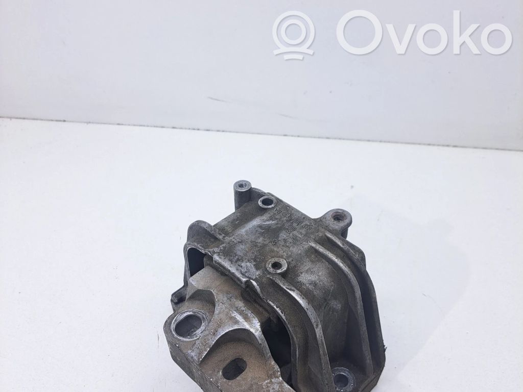 Volkswagen Caddy Engine mount bracket 