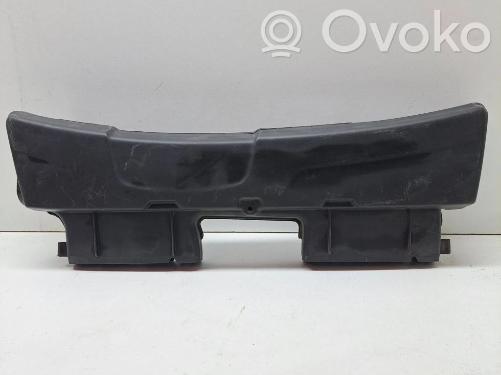 BMW 3 E90 E91 Oro paėmimo kanalo detalė (-ės) 