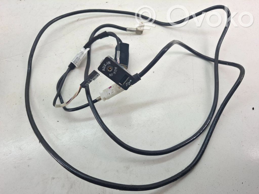AUX in-socket connector   9237653