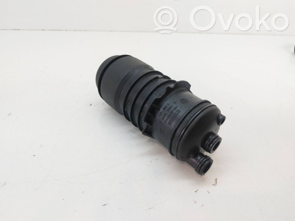 Audi A6 S6 C6 4F Mocowanie / uchwyt filtra oleju 