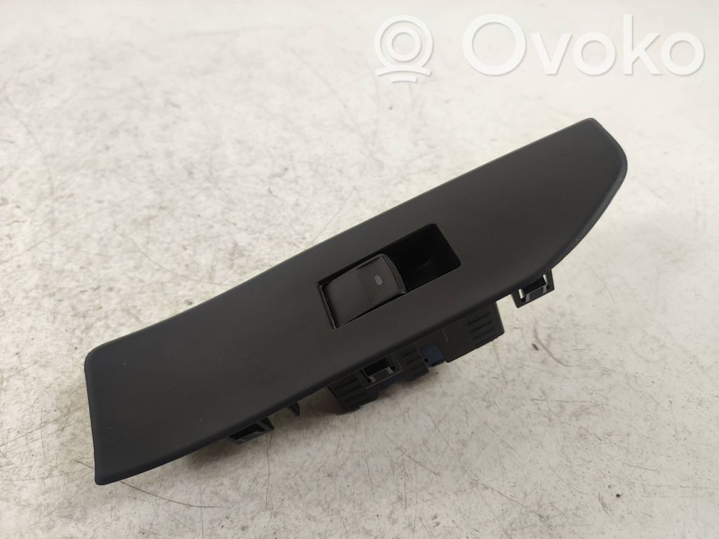Toyota Verso Electric window control switch 