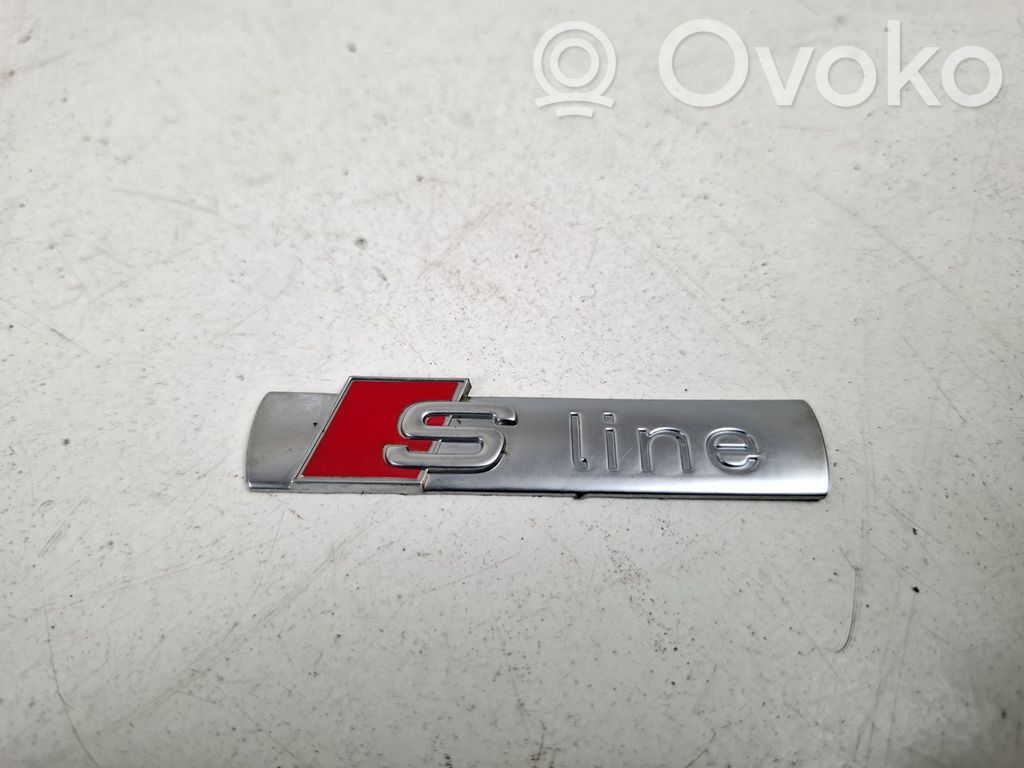 Audi A4 S4 B8 8K Logotipo/insignia/emblema del fabricante 