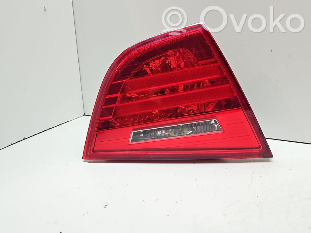BMW 3 E90 E91 Aizmugurējais lukturis pārsegā 