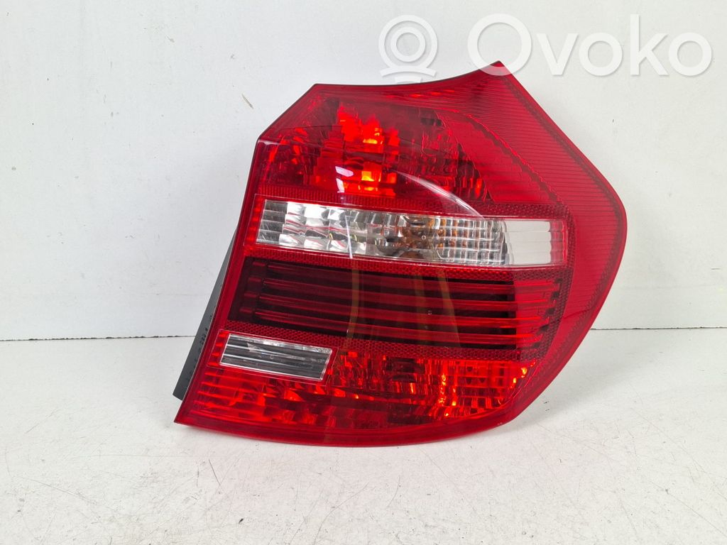 BMW 1 E81 E87 Galinio žibinto detalė 