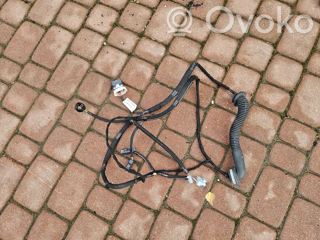Opel Combo E Aizmugurējo durvju vadu instalācija 