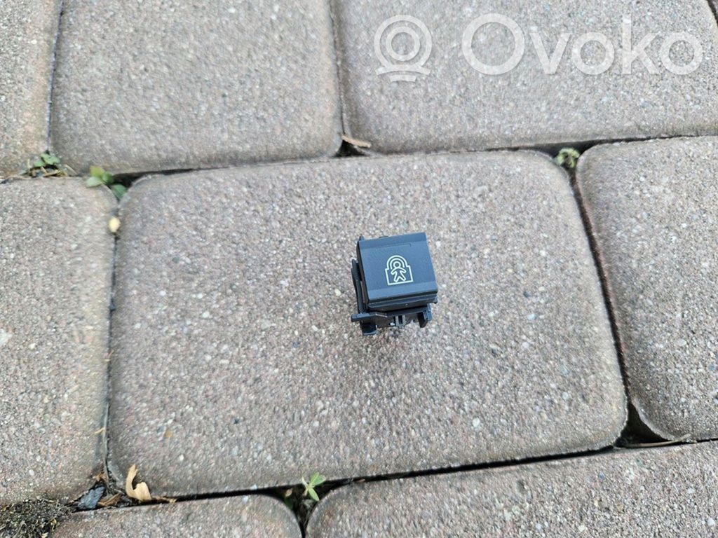 Opel Combo E Child safety switch 