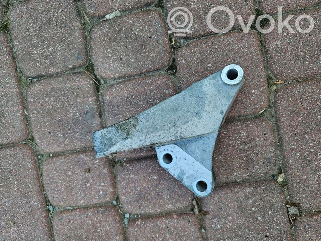 Buick Encore I Engine mounting bracket 