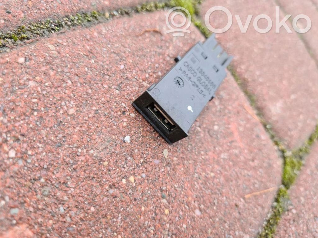 Enchufe conector USB   13348688,86TYS