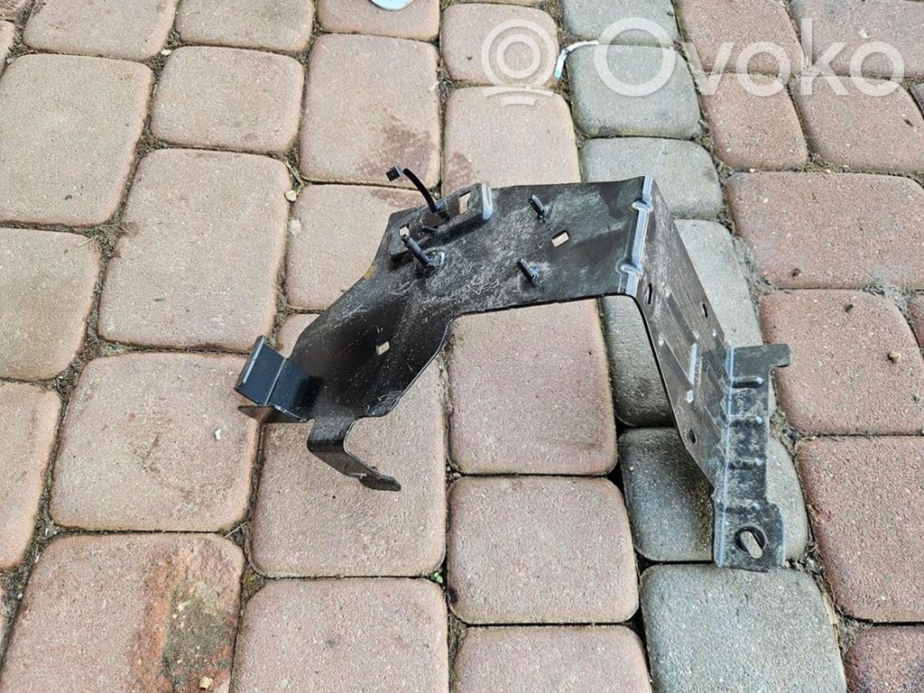 Opel Corsa F Mocowanie akumulatora 