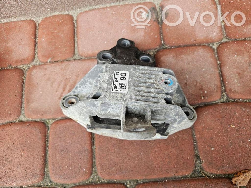Opel Astra J Soporte de montaje del motor 