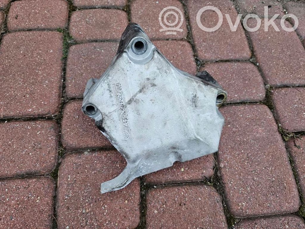 Opel Astra J Engine mount bracket 