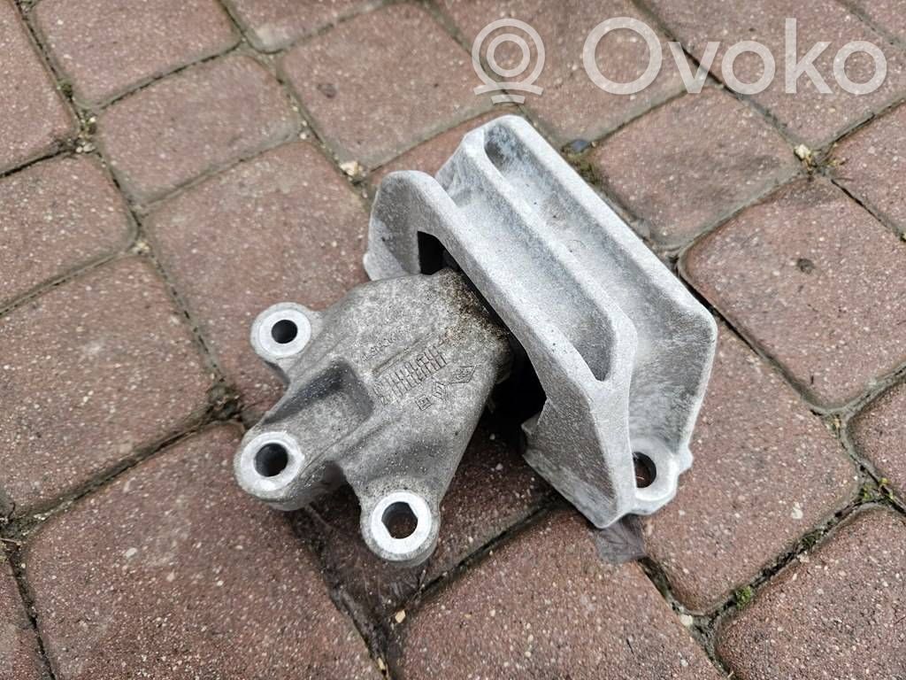 Engine mount bracket   112109044R