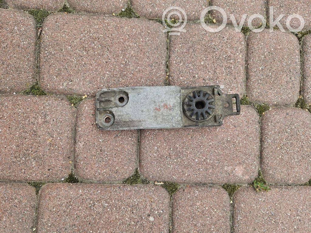 Opel Insignia A Radiator mount bracket 