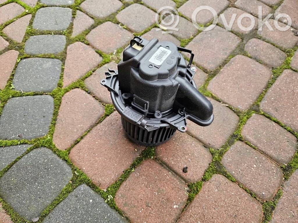 Renault Clio IV Mazā radiatora ventilators 