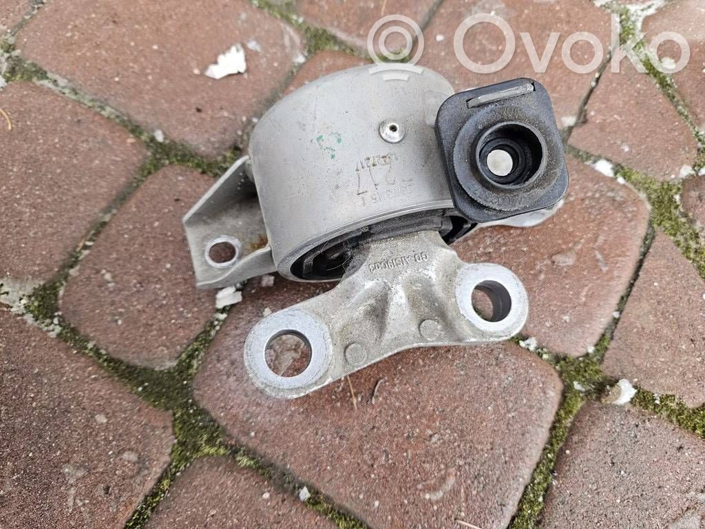 Opel Corsa E Engine mount bracket 