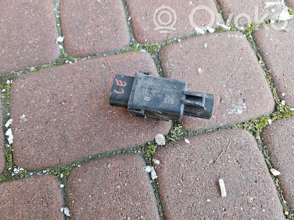 Opel Corsa E Fusible del relé de la batería 