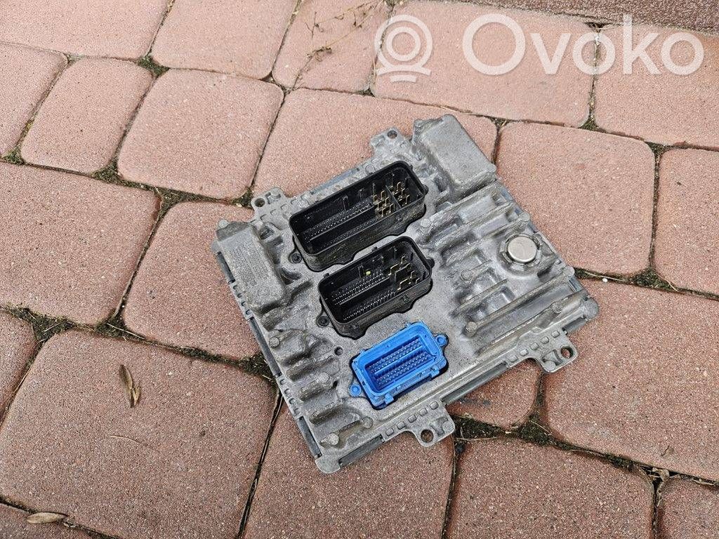 Opel Zafira C Engine control unit/module 