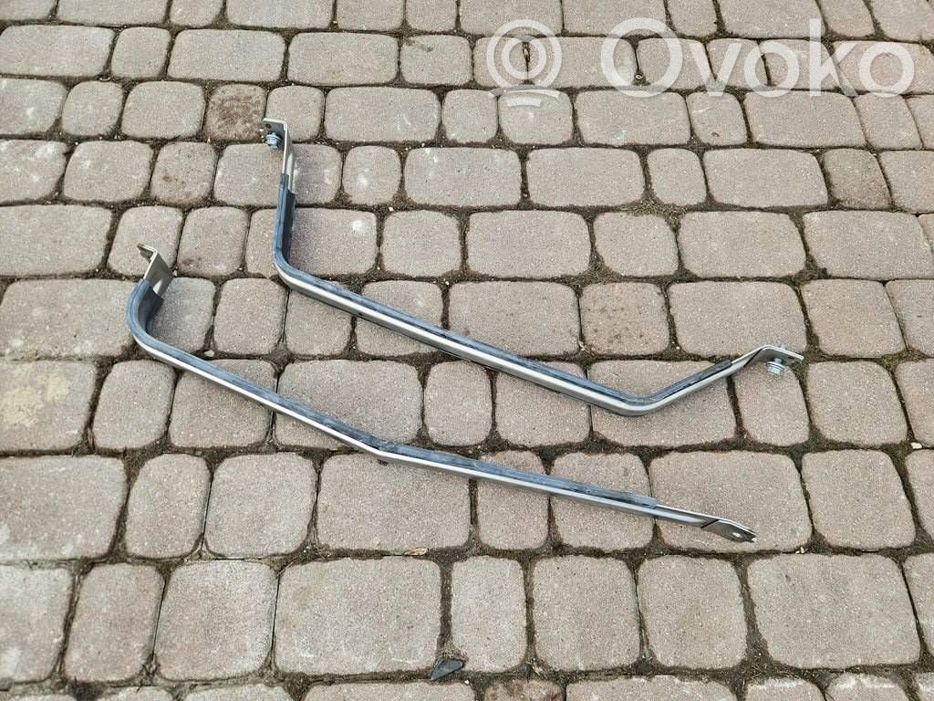 Toyota Highlander XU70 Uchwyt / Mocowanie zbiornika paliwa 