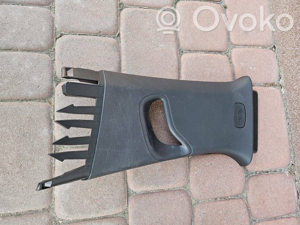 Osłona dolna słupka / B   39153705,39151657,13484423