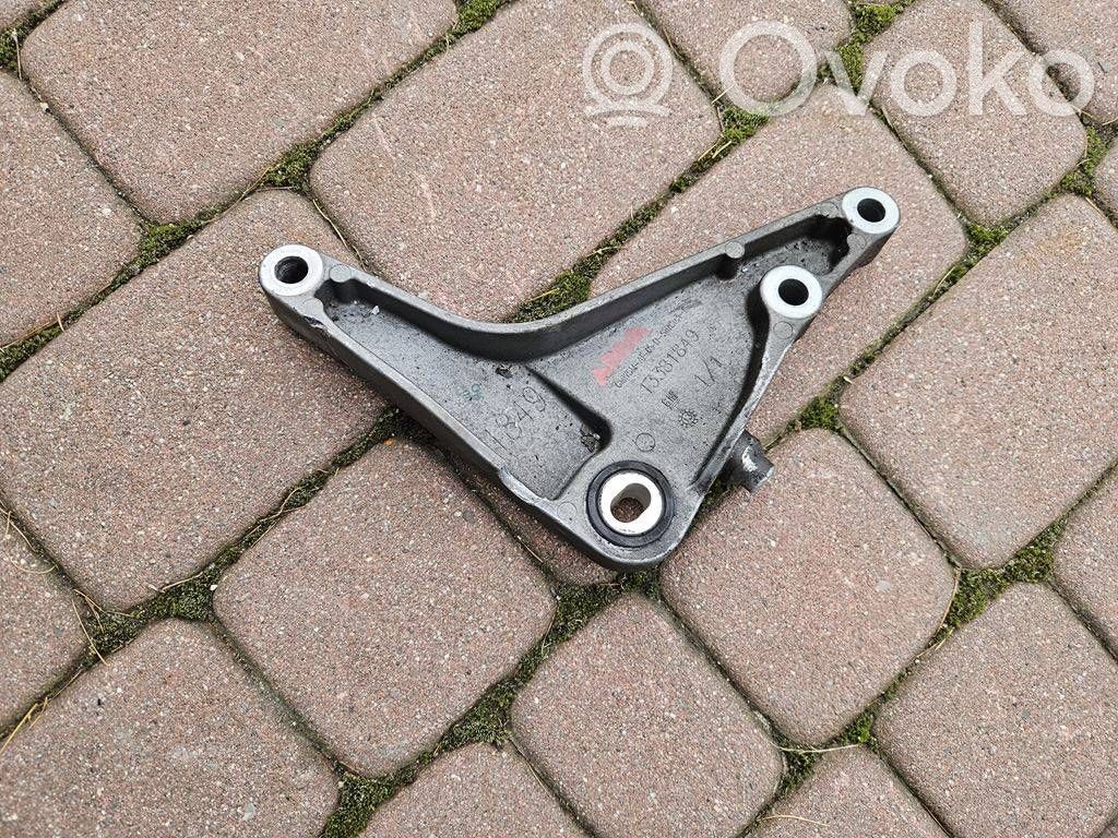 Opel Adam Engine mounting bracket 