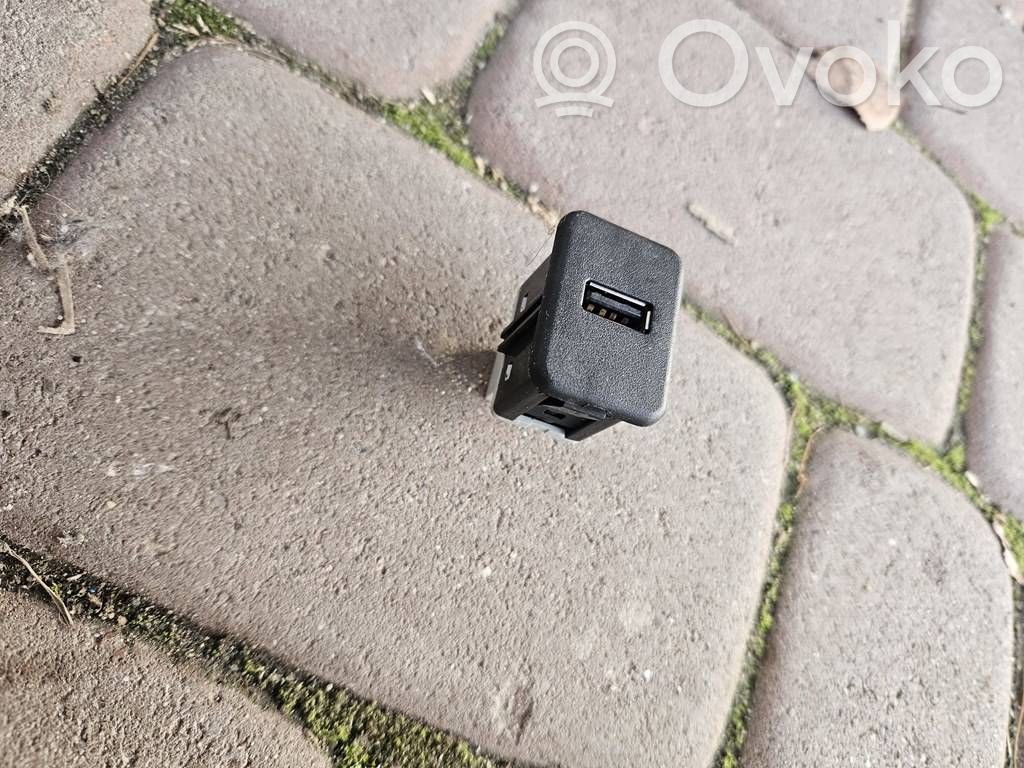 USB-Anschluss   20928734