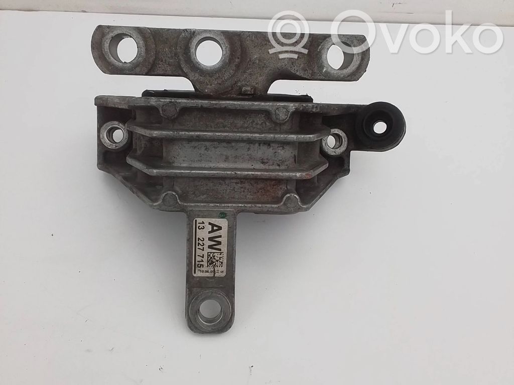 Opel Insignia A Engine mounting bracket 