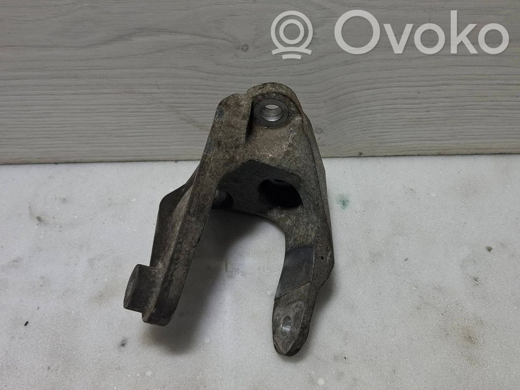Opel Insignia A Engine mounting bracket 