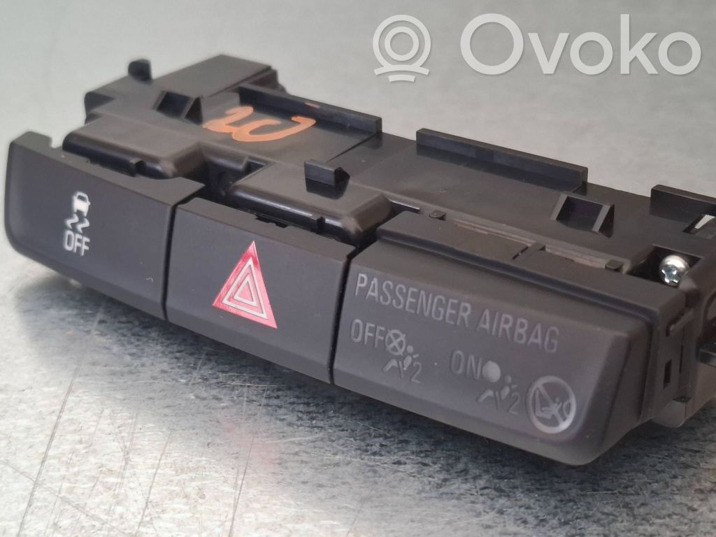 Opel Mokka X A set of switches 