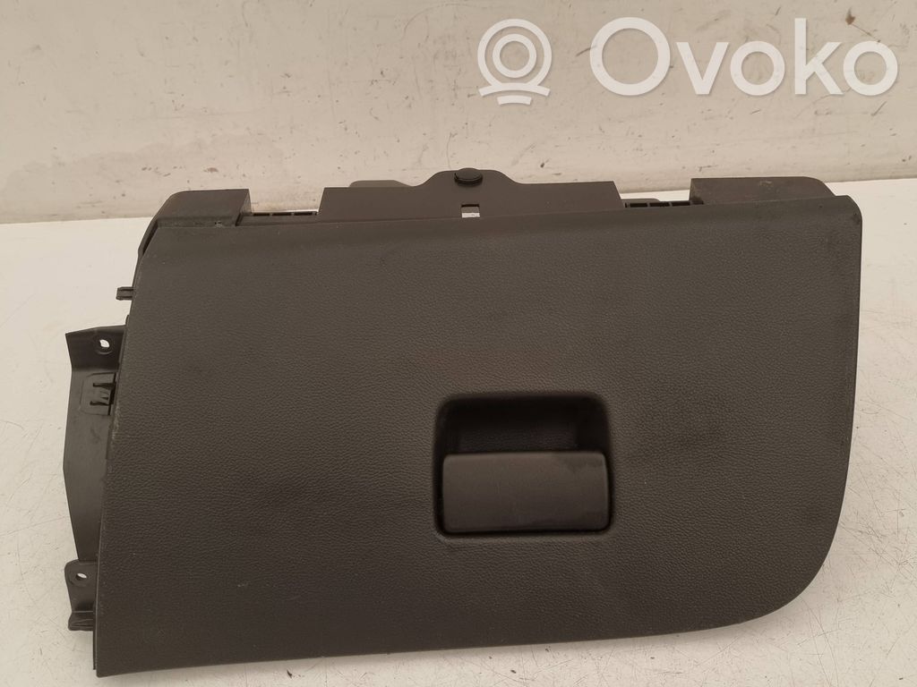Opel Astra K Mantu nodalījums 