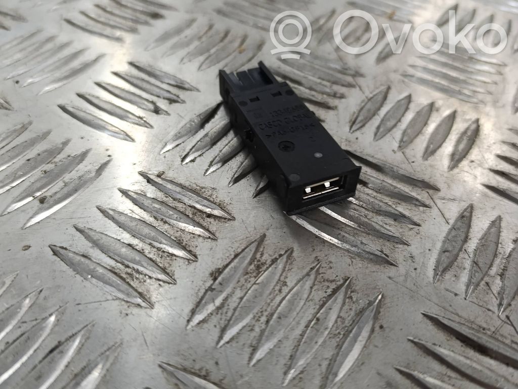 Opel Insignia A USB socket connector 