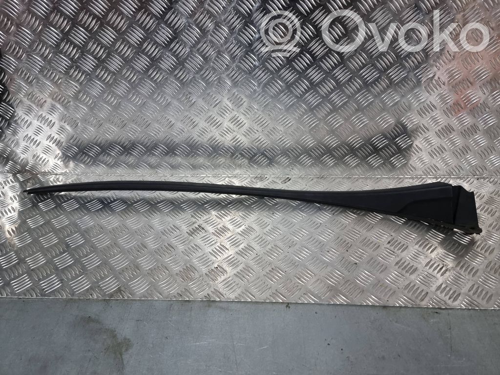 Opel Vivaro Windshield trim 