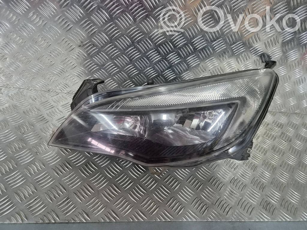 Opel Astra J Lampa przednia 