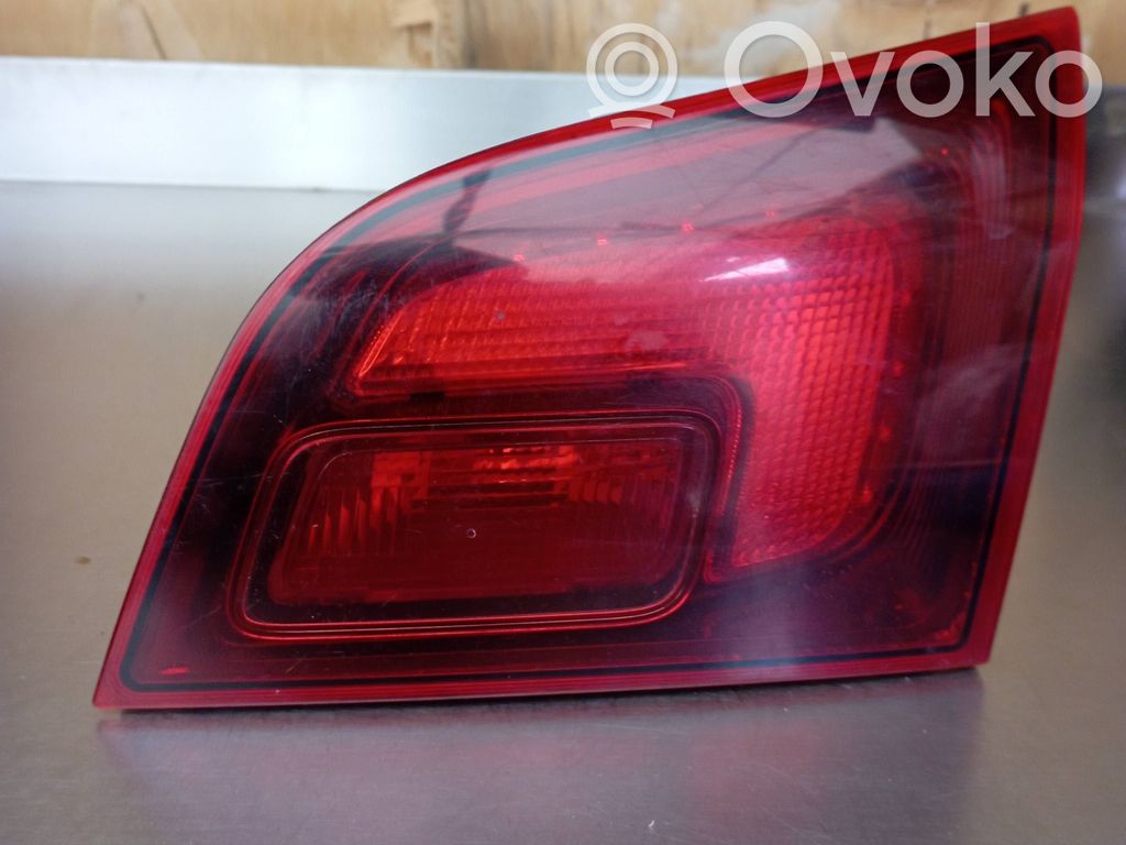 Opel Astra J Takaluukun takavalot 