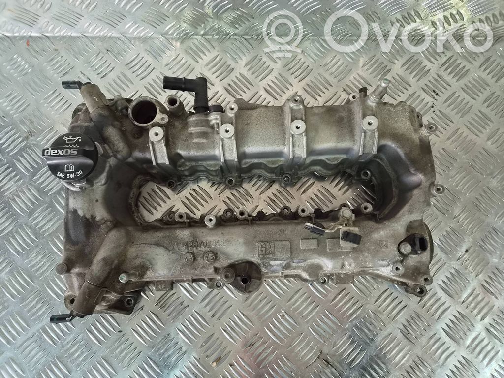 Engine head   428702815
