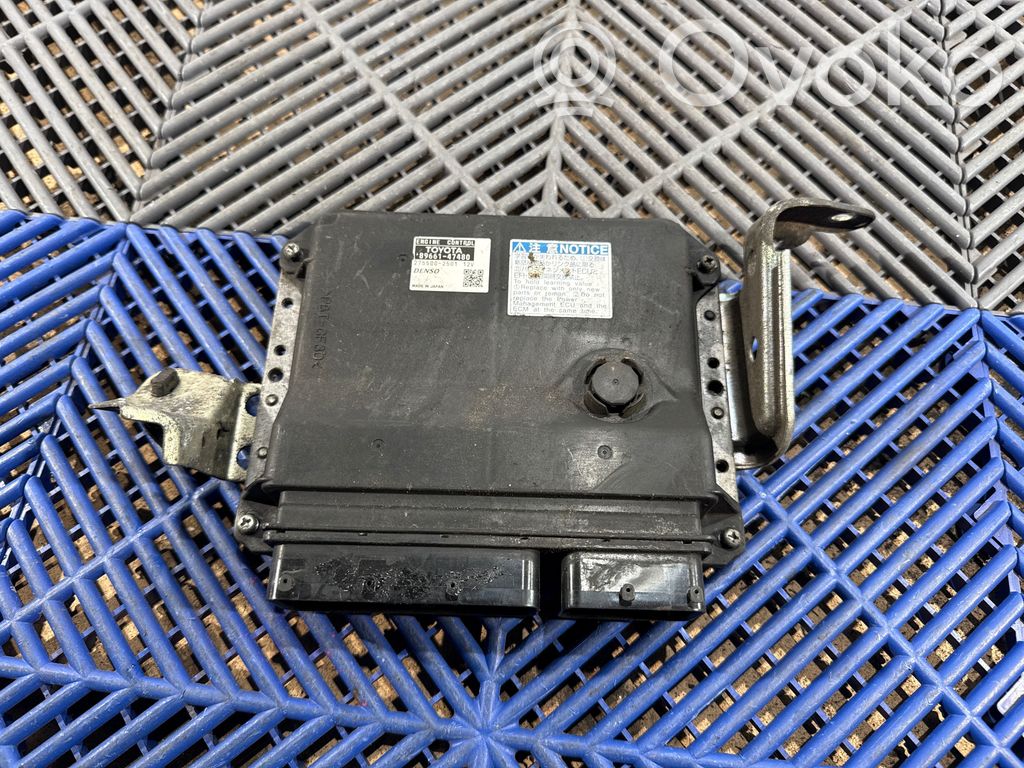 Toyota Prius+ (ZVW40) Engine control unit/module 