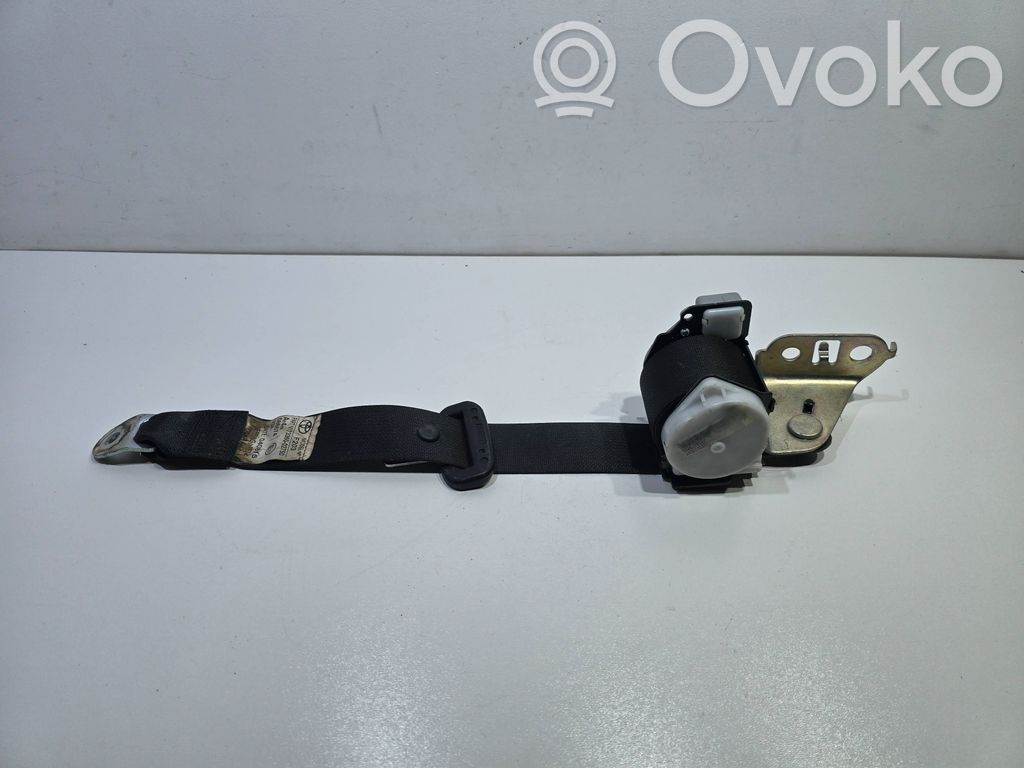 Toyota Auris E180 Rear seatbelt 