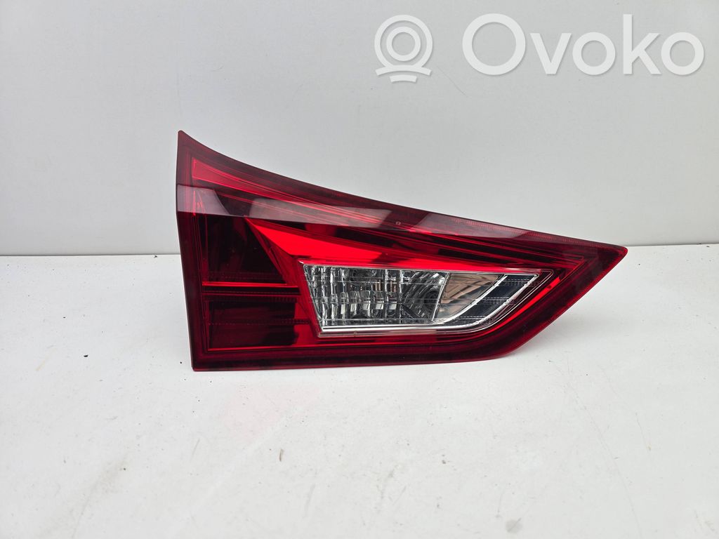 Toyota Auris E180 Lampy tylnej klapy bagażnika 