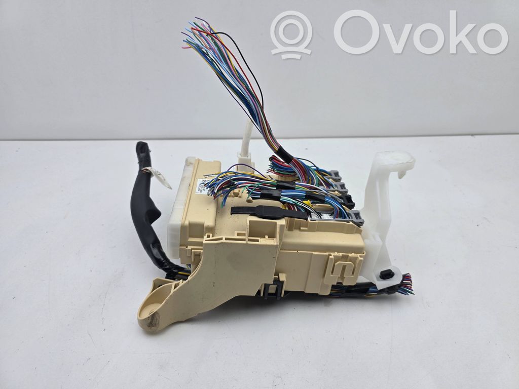 Toyota Auris E180 Fuse module 