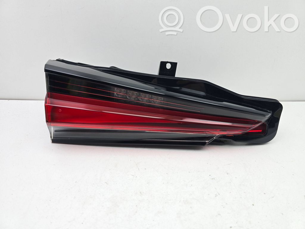 Lexus NX Lampy tylnej klapy bagażnika 