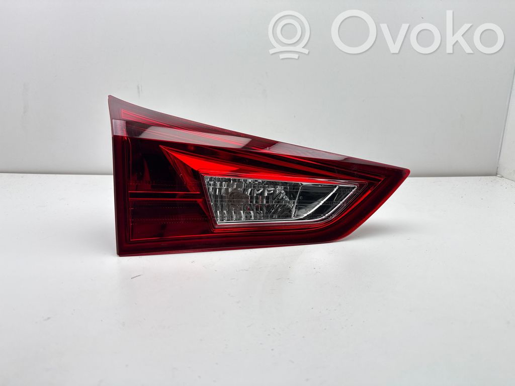 Toyota Auris E180 Lampy tylnej klapy bagażnika 