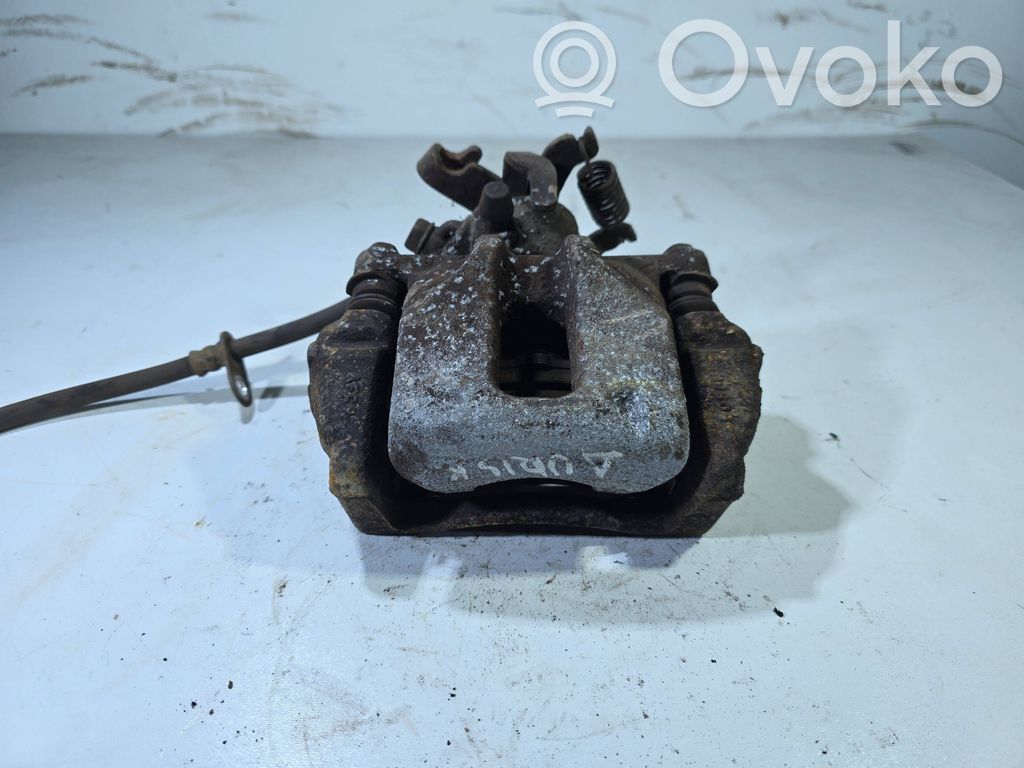 Toyota Auris E180 Tylny zacisk hamulcowy 