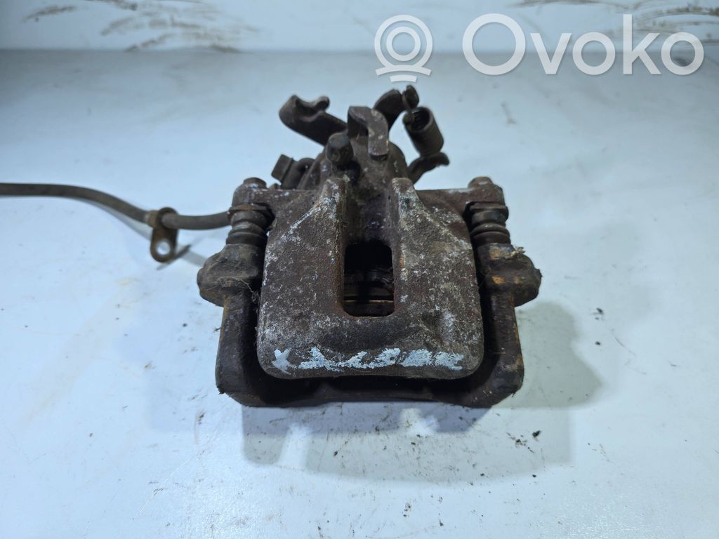 Toyota Auris E180 Tylny zacisk hamulcowy 